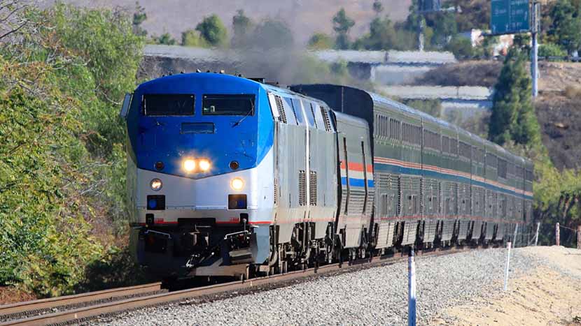 Amtrak-train-with-198-passengers - Travel And Tour World Amtrak