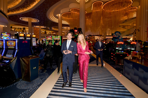 Fontainebleau Las Vegas Celebrates Official Grand Opening with Ribbon Cutting Ceremony - Travel And Tour World